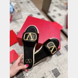 Luxury Valentino VLOGO SIGNATURE SLIDE SANDAL